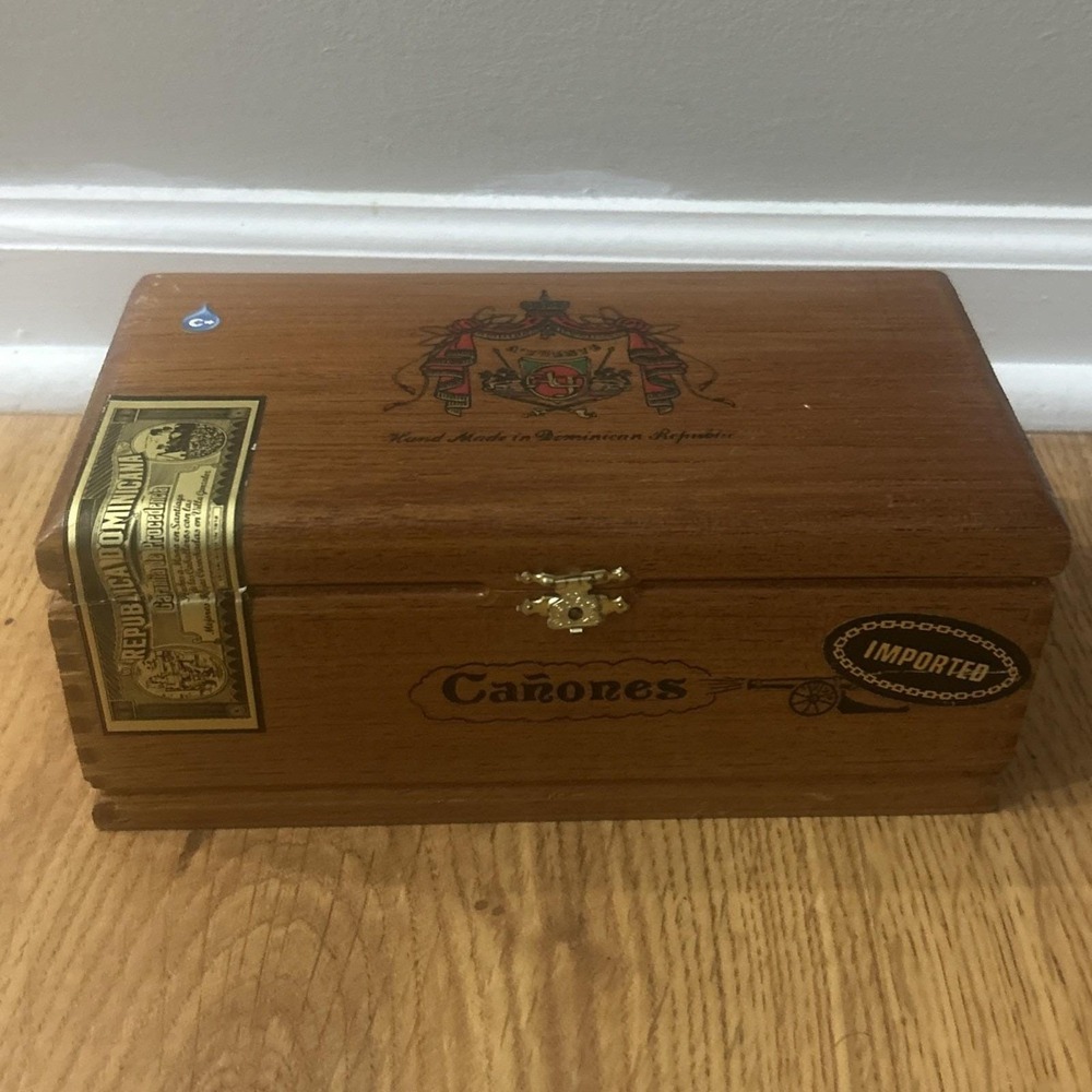 Arturo Fuente Anejo No.19   Wooden Cigar Box Made In Dominica Used